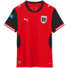 Rotes Fußballtrikot mit schwarzen Ärmeln und österreichischem Wappen.