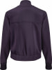 Rückansicht einer dunkelvioletten Jacke mit weißen Streifen an den Ärmeln.