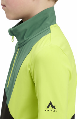 Kinderjacke von McKinley mit Farbblockierung und hohem Kragen. Kinderjacke von McKinley mit Farbblockierung und hohem Kragen.