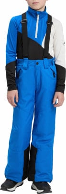 Junge in blau-schwarzer Skihose und Jacke mit schwarzen Hosenträgern. Junge in blau-schwarzer Skihose und Jacke mit schwarzen Hosenträgern.