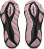 Schwarze Schuhsohlen mit rosa Laufflächen und AHAR-Logo.