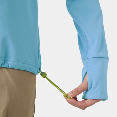 Blauer Pullover mit verstellbarem Kordelzug und Daumenlöchern. Blauer Pullover mit verstellbarem Kordelzug und Daumenlöchern.