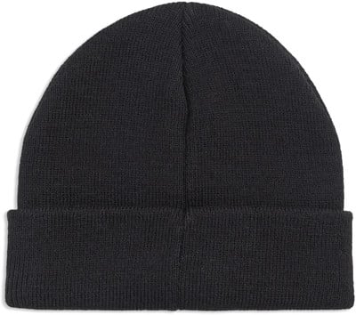 Eine schwarze Strickmütze mit Umschlag, von vorne gezeigt. Eine schwarze Strickmütze mit Umschlag, von vorne gezeigt.