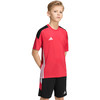 Chlapecký fotbalový dres Adidas červený s černými detaily a bílým logem.