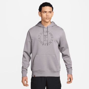 Šedá pánska mikina Nike Court s logom tenisového kurtu a nápisom Nike Court.