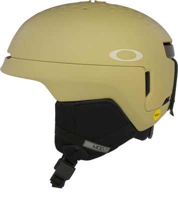 Ein beiger Oakley MOD 3 Skihelm mit Oakley-Logo und Mips.