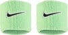 Zwei hellgrüne Stoffarmbänder mit Nike-Logo.