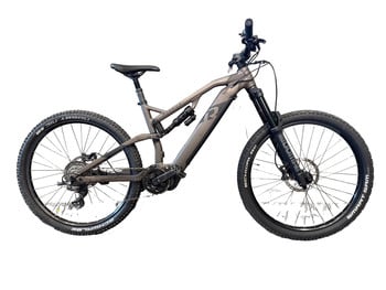 Graues Fullys E-Mountainbike mit schwarzen Rädern und Dämpfern.