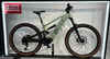 Grünes E-Bike mit Federung und HEPHA-Schriftzug am Rahmen.