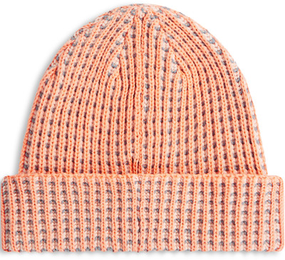 Orange Strickmütze mit grauem Muster, Rippenbündchen. Orange Strickmütze mit grauem Muster, Rippenbündchen.