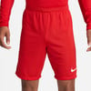 Rote Shorts mit weißem Nike-Logo am rechten Bein.