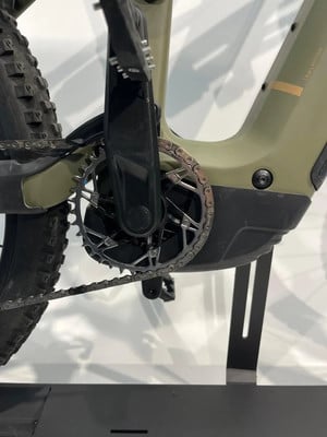 Detail eines E-Mountainbikes mit Antrieb und Kette. Detail eines E-Mountainbikes mit Antrieb und Kette.