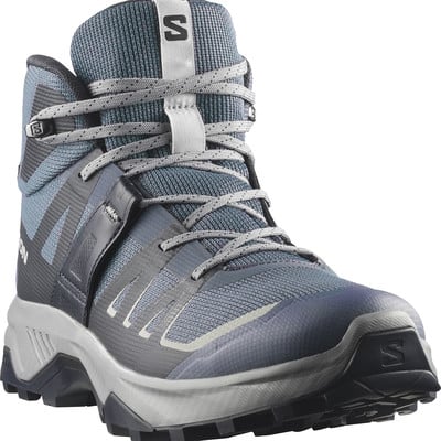 Blauer Salomon Wanderschuh mit grauen Schnürsenkeln und S-Logo. Blauer Salomon Wanderschuh mit grauen Schnürsenkeln und S-Logo.