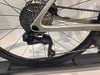 Shimano 105 Schaltwerk an einem Mountainbike.