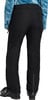 Schwarze Skihose mit blauem Fleeceoberteil und Skischuhen.