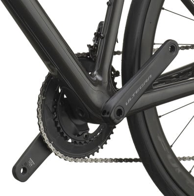 Detail einer Fahrradkurbelgarnitur mit der Aufschrift ULTEGRA. Detail einer Fahrradkurbelgarnitur mit der Aufschrift ULTEGRA.