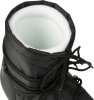 Schwarzer Winterstiefel mit weißem Plüschfutter und schwarzen Schnürsenkeln.