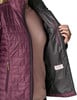 Detail einer Damen-Steppjacke mit offenem Reißverschluss und Innentasche.