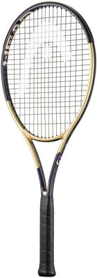 Tennisschläger mit schwarzem Griffband und goldenen Details am Rahmen. Tennisschläger mit schwarzem Griffband und goldenen Details am Rahmen.