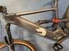 Rahmendetail eines E-Bikes mit Rock Shox Dämpfer und HEPHA-Logo.