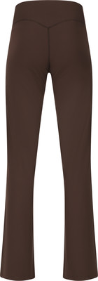 Damen-Hose in Braun mit hohem Bund und V-Ausschnitt hinten. Damen-Hose in Braun mit hohem Bund und V-Ausschnitt hinten.