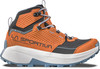 Herren-Wanderschuh von La Sportiva mit Gore-Tex-Membran in Orange.