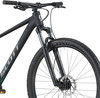 Schwarzes Mountainbike mit Federgabel und Scheibenbremsen.