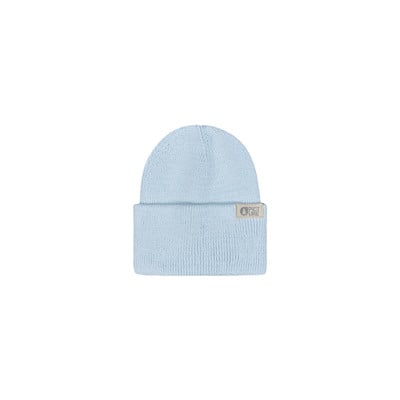 Eine hellblaue Strickmütze mit einem Logo vorne. Eine hellblaue Strickmütze mit einem Logo vorne.