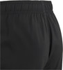 Detail eines schwarzen Stoffes mit elastischem Bund an einer Hose.