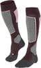 Zwei dunkelbraune Kniestrümpfe mit grauen und rosa Details.