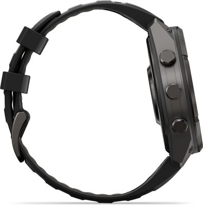 Schwarze Sport-Smartwatch von der Seite mit Knöpfen gezeigt. Schwarze Sport-Smartwatch von der Seite mit Knöpfen gezeigt.