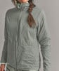 Graue Damenjacke mit feiner Steppung und weißer Paspel.