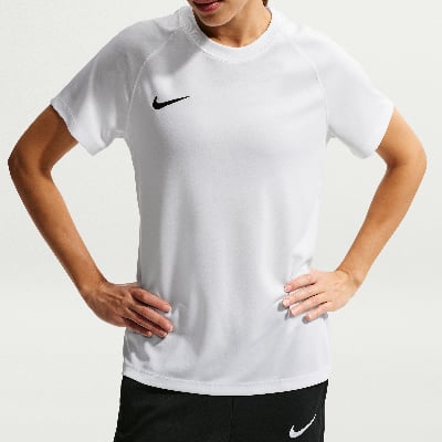 Weißes Nike T-Shirt für Damen mit kurzen Ärmeln und Logo auf der Brust.