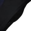 Detail eines schwarzen Stoffes mit eingenähter Netztasche und Reißverschluss.
