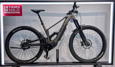 Ein Bulls Mountain E-Bike mit Federung und Riemenantrieb. Ein Bulls Mountain E-Bike mit Federung und Riemenantrieb.
