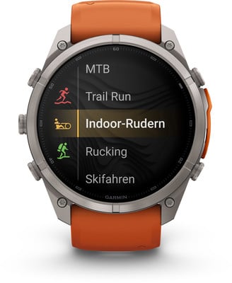 Eine Smartwatch mit orangefarbenem Armband zeigt eine Aktivitätsliste an. Eine Smartwatch mit orangefarbenem Armband zeigt eine Aktivitätsliste an.