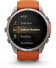 Eine Smartwatch mit orangefarbenem Armband zeigt eine Aktivitätsliste an.