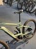 Grünes Haibike Mountain-E-Bike mit Federung und ALLMTN-Schriftzug.