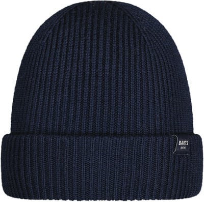 Dunkelblaue Rippstrickmütze mit Markenlogo Barts auf einem Etikett.