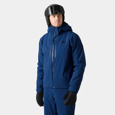 Ein Mann in einer blauen Skijacke mit Helm und Brille. Ein Mann in einer blauen Skijacke mit Helm und Brille.