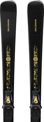 Schwarze Salomon-Ski mit goldenen Akzenten und schwarzen Bindungen. Schwarze Salomon-Ski mit goldenen Akzenten und schwarzen Bindungen.