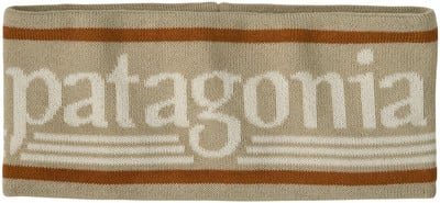 Gestrickter Schlauchschal mit Patagonia-Schriftzug und Streifen in Beige und Braun. Gestrickter Schlauchschal mit Patagonia-Schriftzug und Streifen in Beige und Braun.