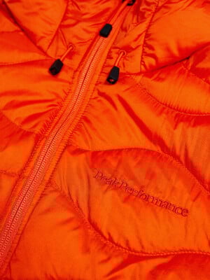 Peak Performance Helium Daunenjacke mit Kapuze Peak Performance Helium Daunenjacke mit Kapuze
