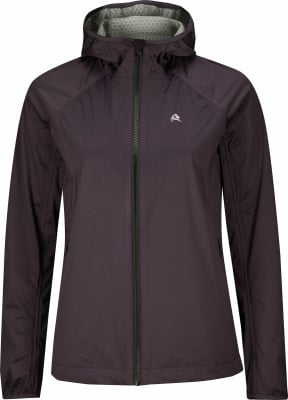 Dunkelviolette Damenjacke mit Kapuze und Logo auf der Brust.