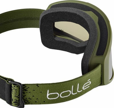Grüne Skibrille mit Schaumstoffdichtung und Camouflage-Gurt. Grüne Skibrille mit Schaumstoffdichtung und Camouflage-Gurt.