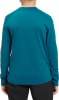 Rückansicht einer Person in einem dunkelblauen Langarmshirt.