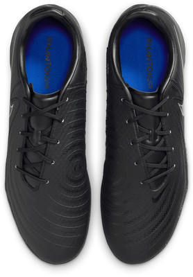 Fekete Nike Phantom GT futballcipő kék talpbetéttel és fűzéssel. Fekete Nike Phantom GT futballcipő kék talpbetéttel és fűzéssel.