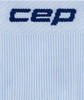 Ein blaues CEP-Logo auf einer hellblauen Strickoberfläche.