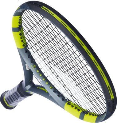 Ein Tennisschläger mit modernem Design und gelben Akzenten.