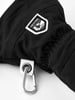 Schwarze Handschuhe mit Hestra-Logo und Karabiner.